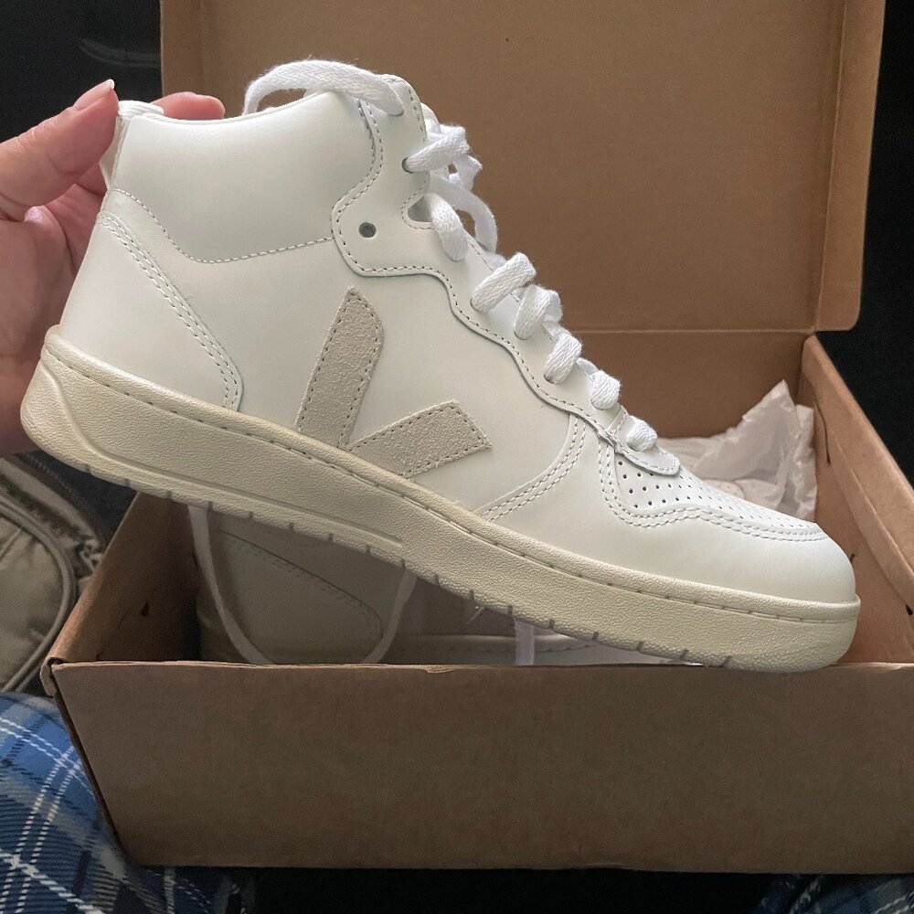 NWT in box! VEJA V-15 leather White sneakers-size EUR 39/US 8